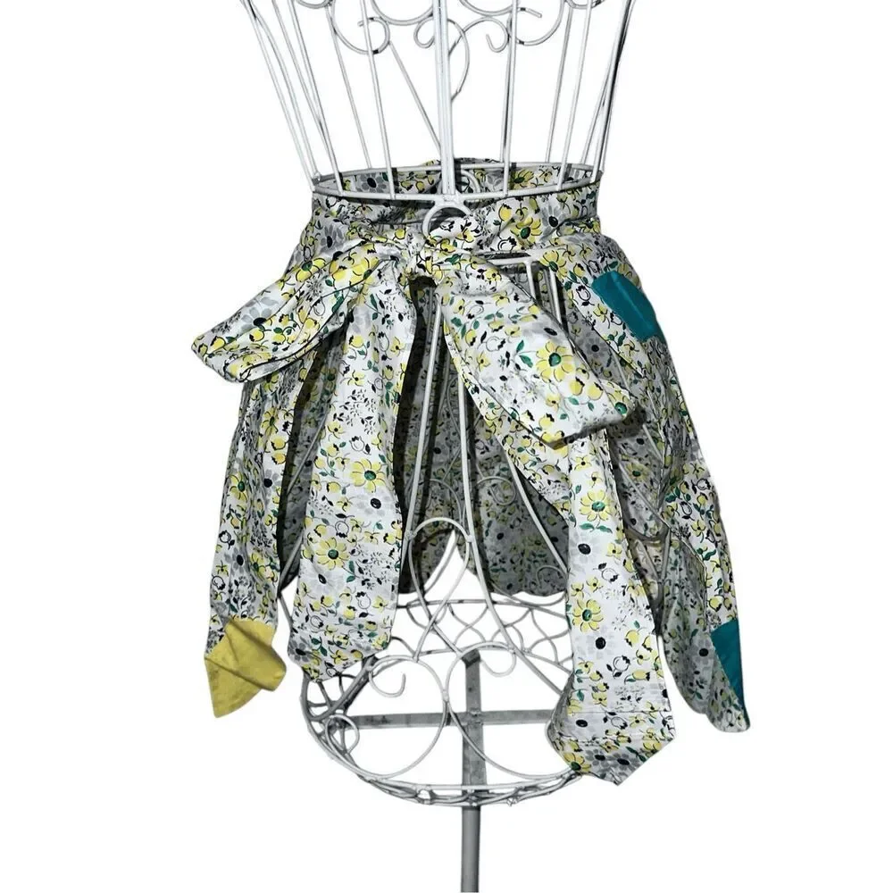 NEW WITH TAGS Womens Half VINTAGE Apron Handmade in an Alluring Retro Style Pock